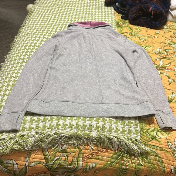 Lululemon In A Cinch Long Sleeve TeeHeathered Light Grey / Classic Stripe - Picture 11 of 12